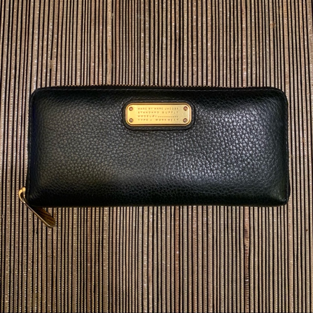 Marc by Marc Jacobs Q Slim Zip Around Wallet